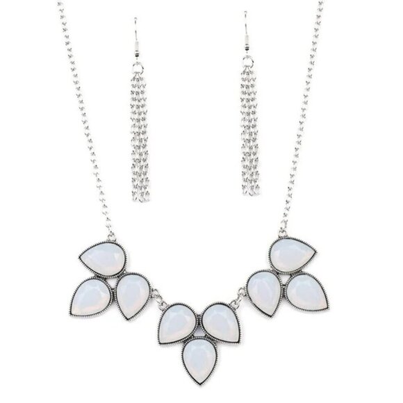paparazzi Jewelry - Prairie Fairytale White Necklace